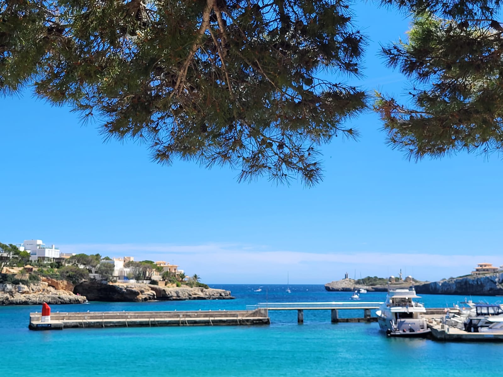 Foto Ausblick aufs türkisblaue Meer